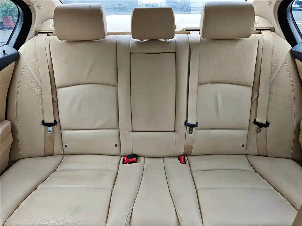 BMW 5 Series 2013 525Li Leadership фото 23