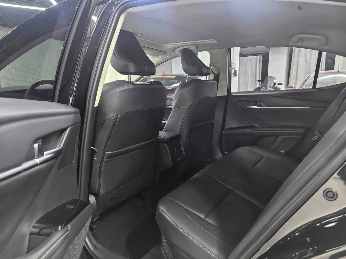 Фото 5 - Toyota Camry