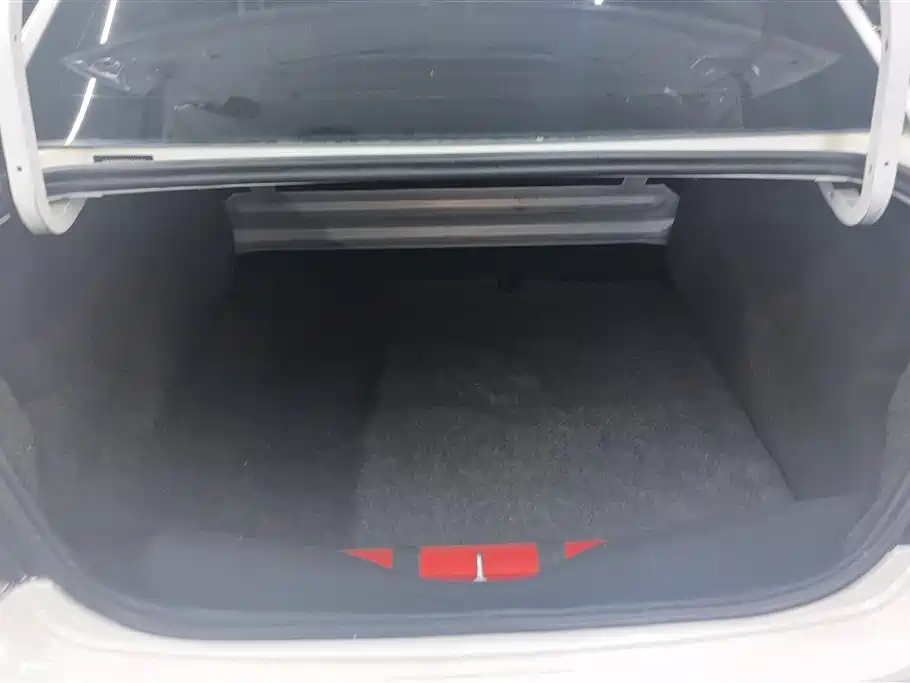 Peugeot 301 2014 1.6L Automatic Comfort Edition фото 4