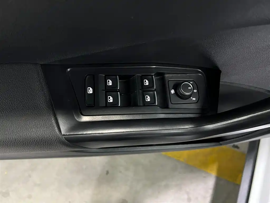 Volkswagen T-ROC 2022 280TSI DSG 2WD Elite PLUS фото 9