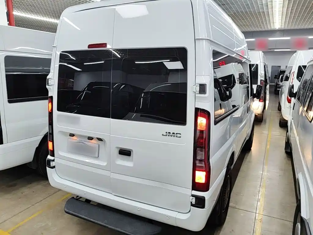 Jiangling JMC Fushun 2025 2025 Model 2.0T 6MT Diesel Short Wheelbase Medium-High Roof Commercial MPV 5/6 Seats