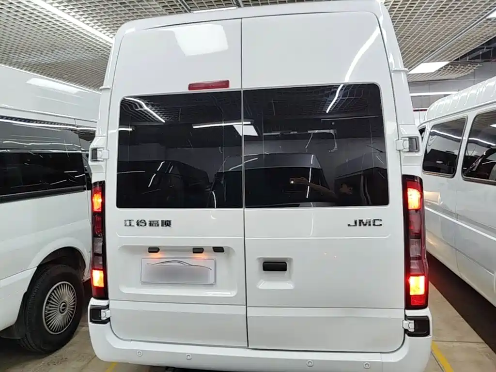 Jiangling JMC Fushun 2025 2025 Model 2.0T 6MT Diesel Short Wheelbase Medium-High Roof Commercial MPV 5/6 Seats
