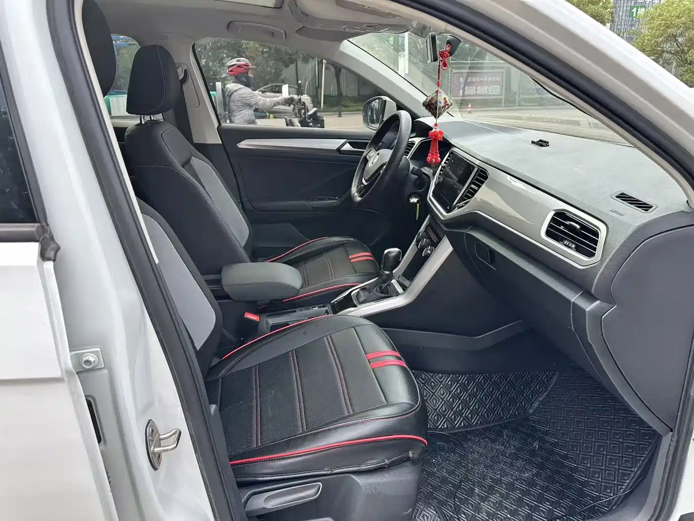 Volkswagen T-Roc, миниатюра 15