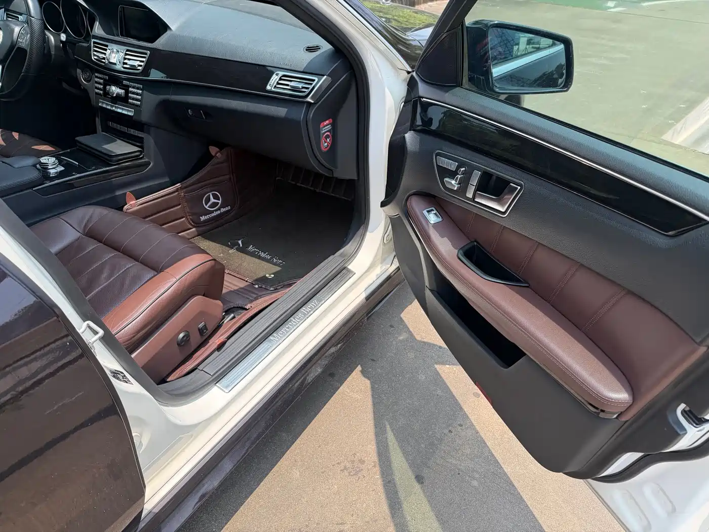 Photo 11 - Mercedes-Benz E-Class