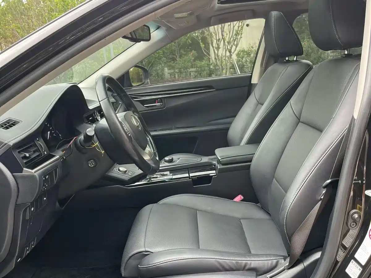 Lexus ES 2014 300h Comfort Edition фото 3