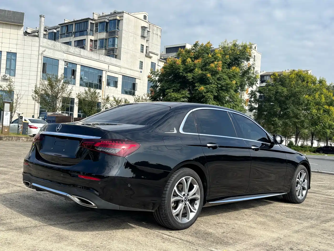 Фото 7 - Mercedes-Benz E-Class