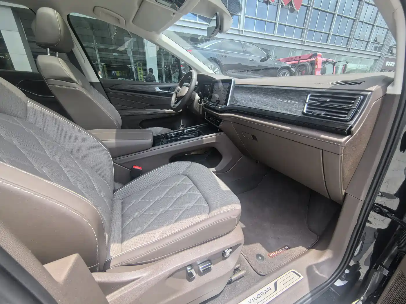 Volkswagen Viloran 2024 380TSI Executive Edition фото 9