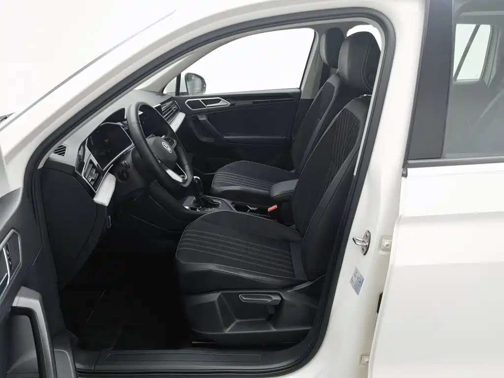 Фото 10 - Volkswagen Tiguan L