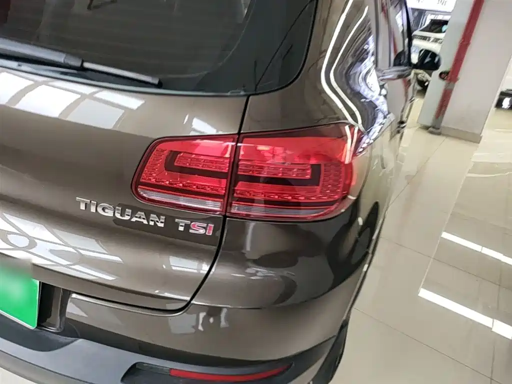 Volkswagen Tiguan 2015 1.8TSI Automatic 2WD Trendline фото 8