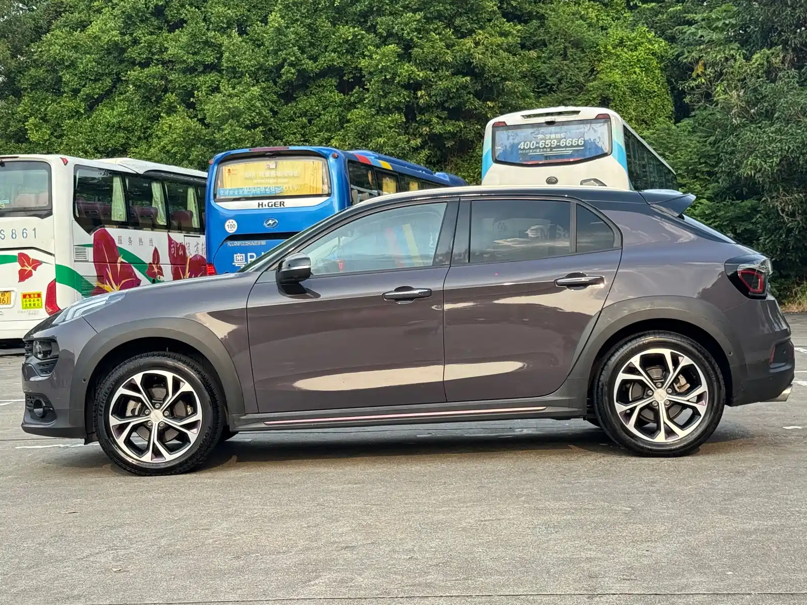 Фото 4 - Lynk & Co 02