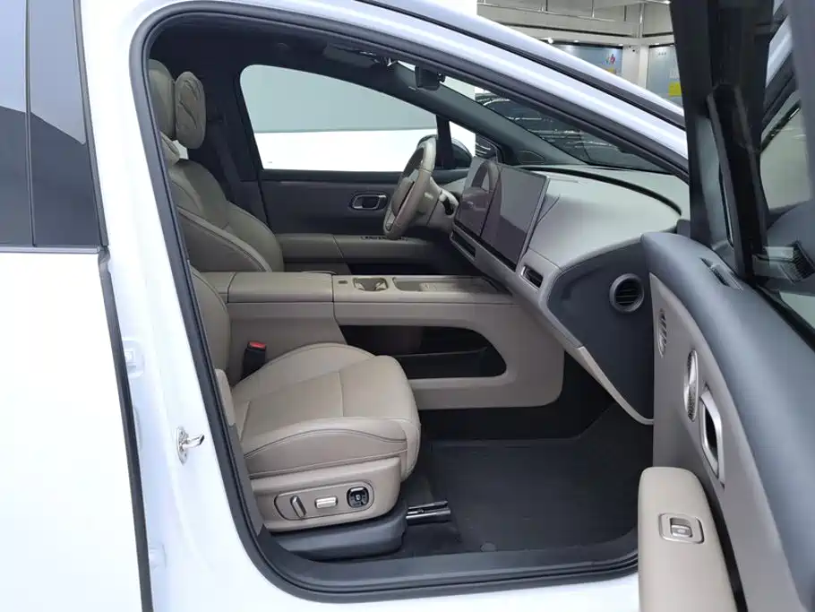 Li Auto i6 2026 2025 2WD Base Model
