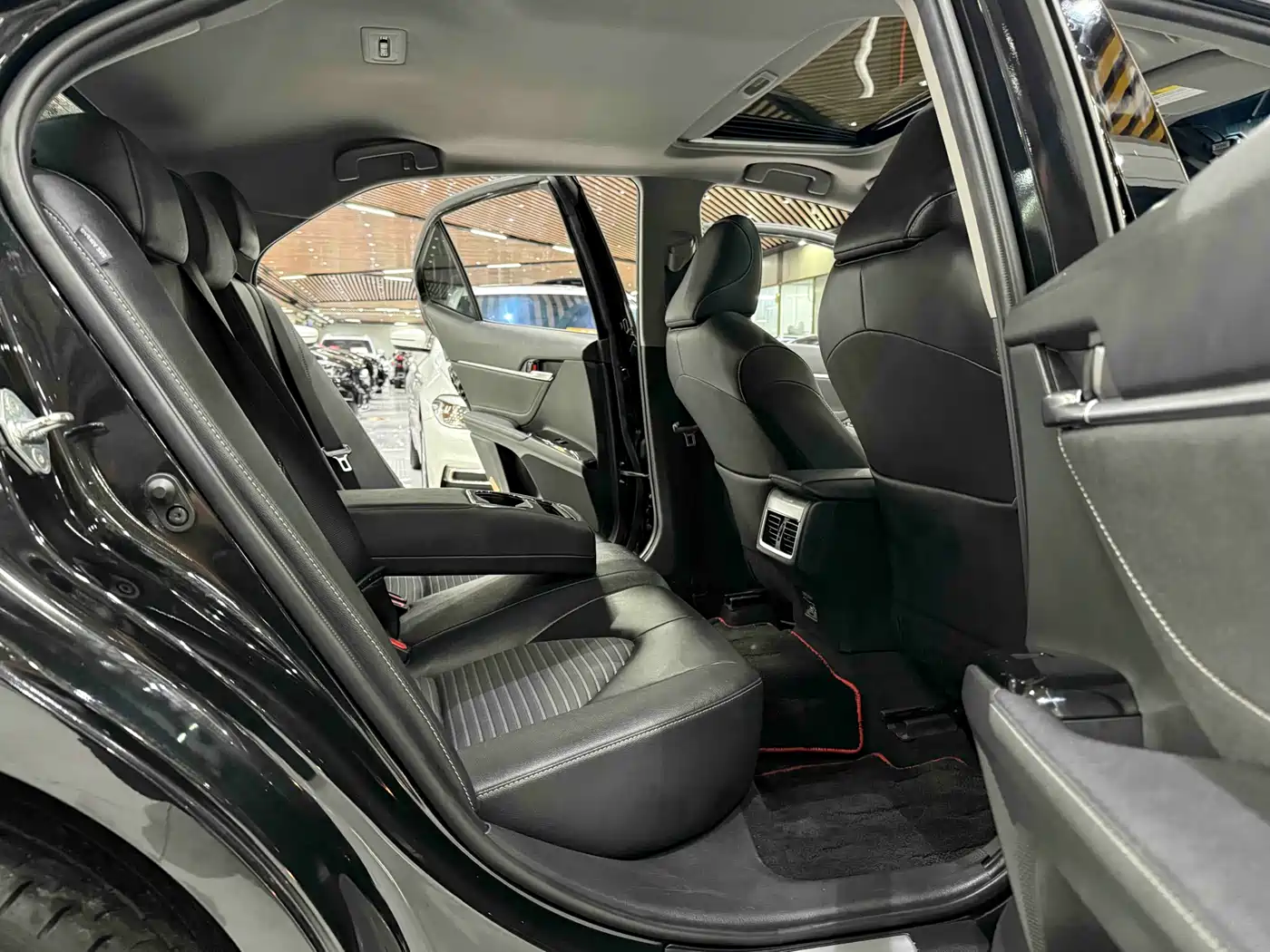 Toyota Camry 2023 2.5S Knight Edition фото 14