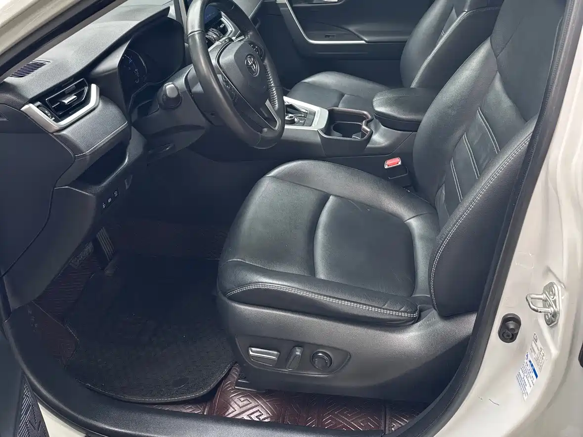Toyota RAV4 Rongfang 2021 Hybrid 2.5L E-CVT AWD Elite PLUS Edition фото 9