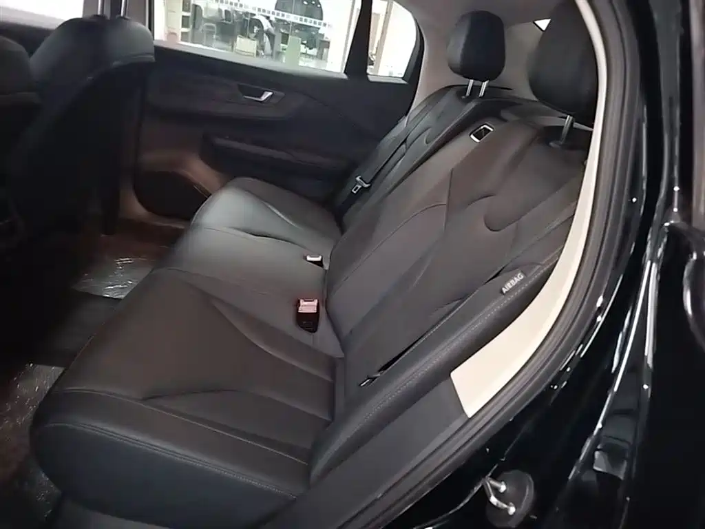Hongqi E-QM5 2023 Facelift Basic Travel Edition фото 17