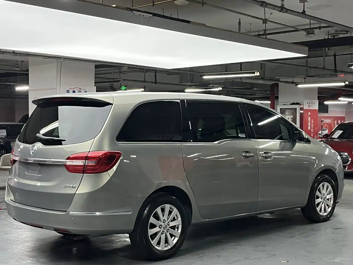 Buick GL8 2018 28T Comfort China VI фото 4