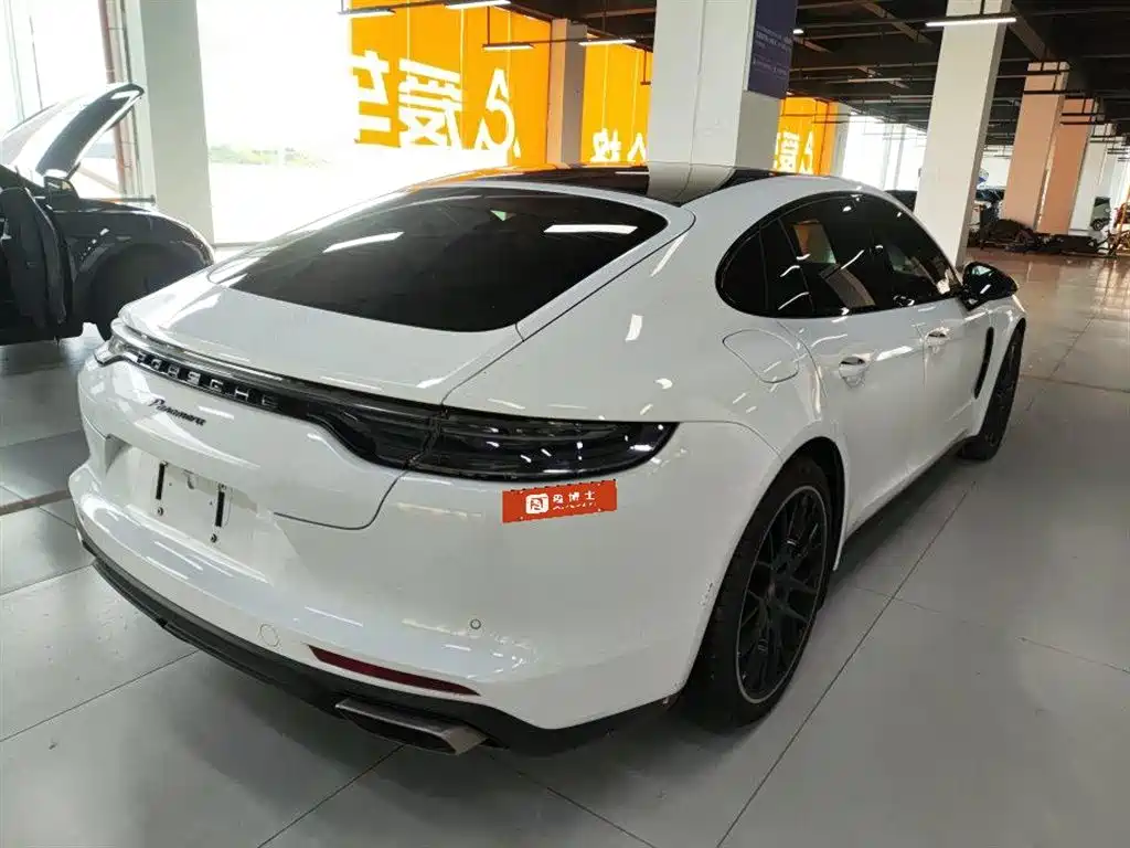 PORSCHE PANAMERA