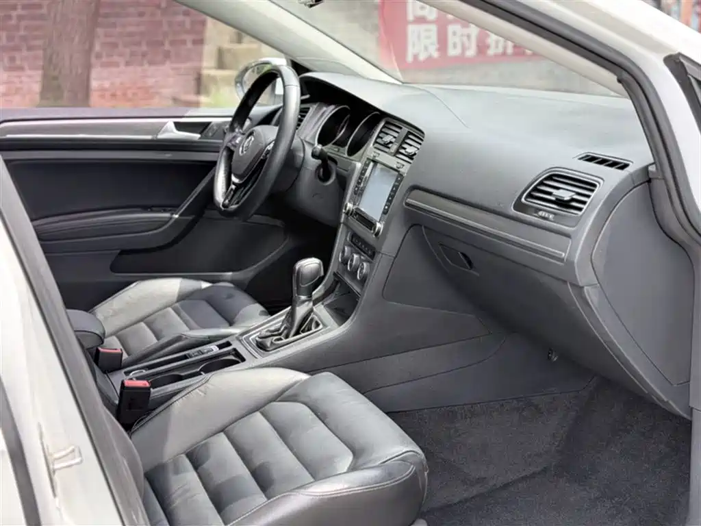 Volkswagen Golf 2016 230TSI Automatic Luxury фото 11