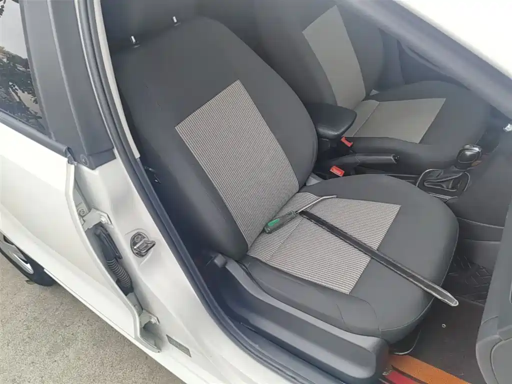 Volkswagen Polo 2016 1.4L Automatic Trend фото 25