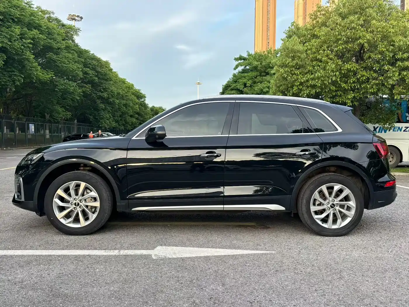 Audi Q5L 2024 Model 40 TFSI Luxury Elegance фото 8