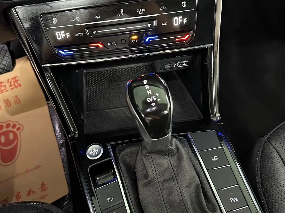 Volkswagen Passat 2022 330TSI Starry Sky Premium Edition фото 14