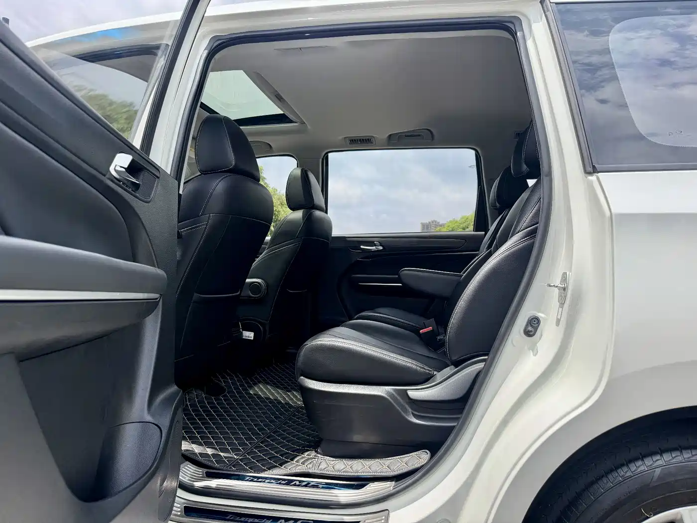 GAC Trumpchi Trumpchi M6 2021 270T DCT Luxury Edition (7-Seater) фото 11