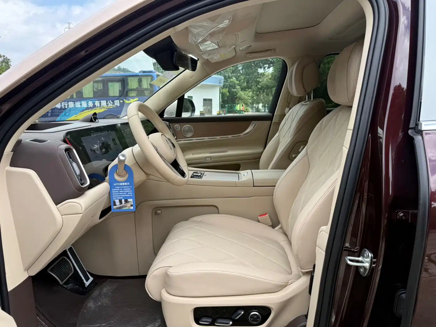 AITO Wenjie AITO M9 2025 Extended Range Ultra 52kWh 6-Seater фото 7