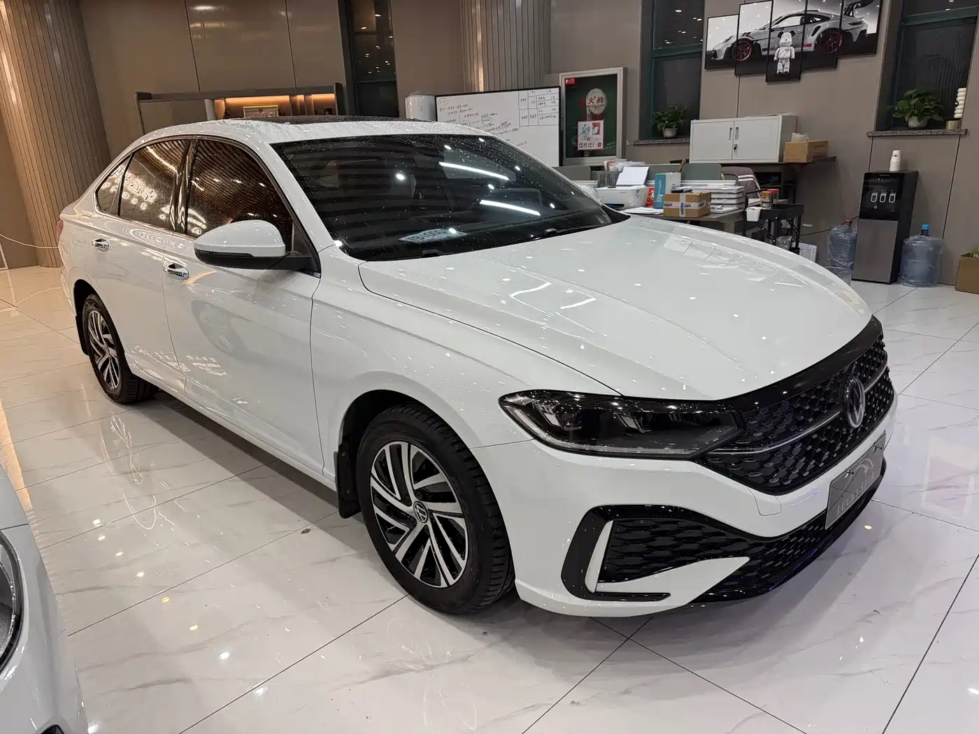 Volkswagen Lavida 2023 1.5L Automatic Starlight 5 Million Edition фото 6