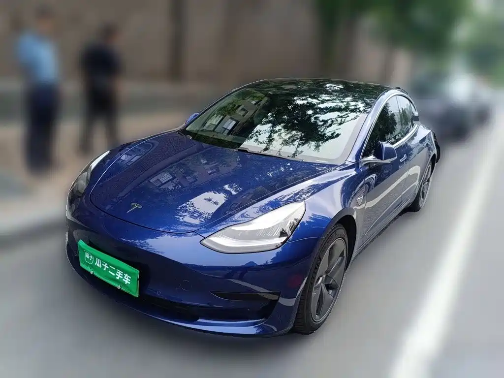 Фото 1 - Tesla Model 3