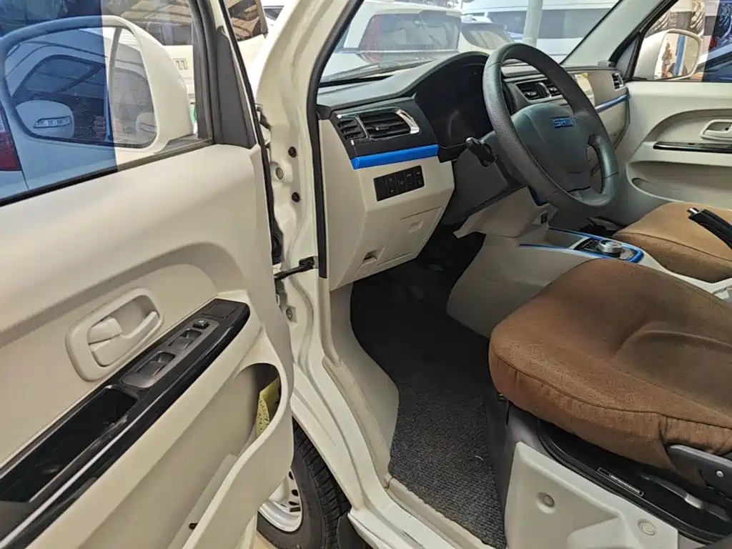 SRM Xinyuan Good Luck 2024 2023 Standard Passenger Vehicle