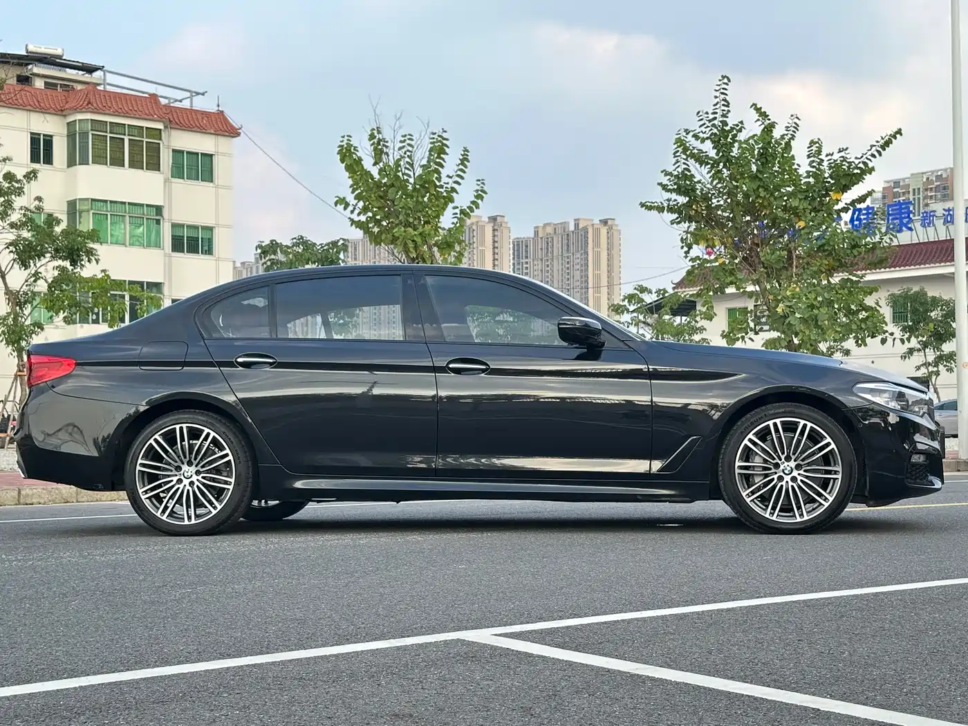 BMW 5 SERIES