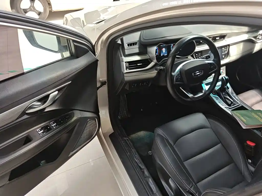 Фото 16 - Geely Emgrand