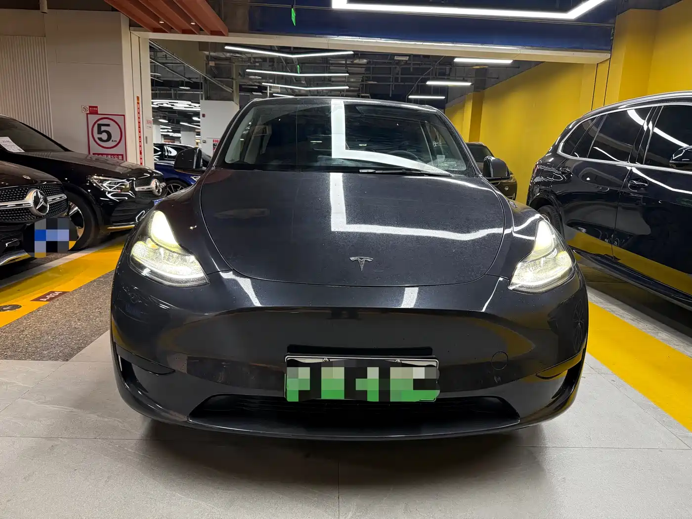 TESLA MODEL Y