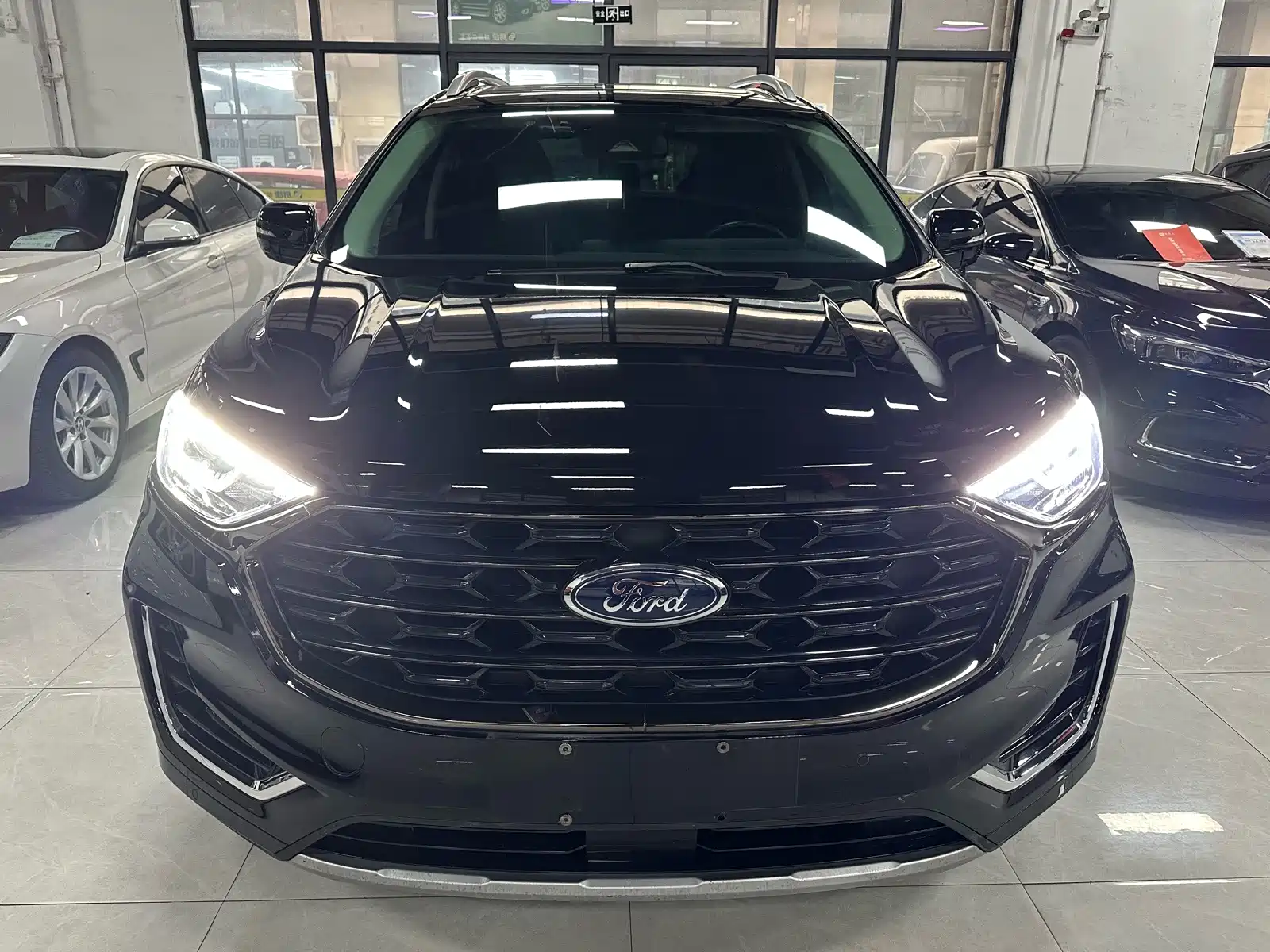 Фото 2 - Ford Edge