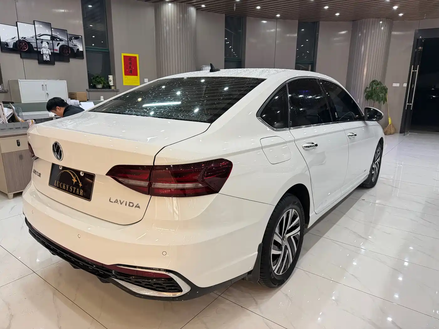 Volkswagen Lavida 2023 1.5L Automatic Starlight 5 Million Edition фото 5