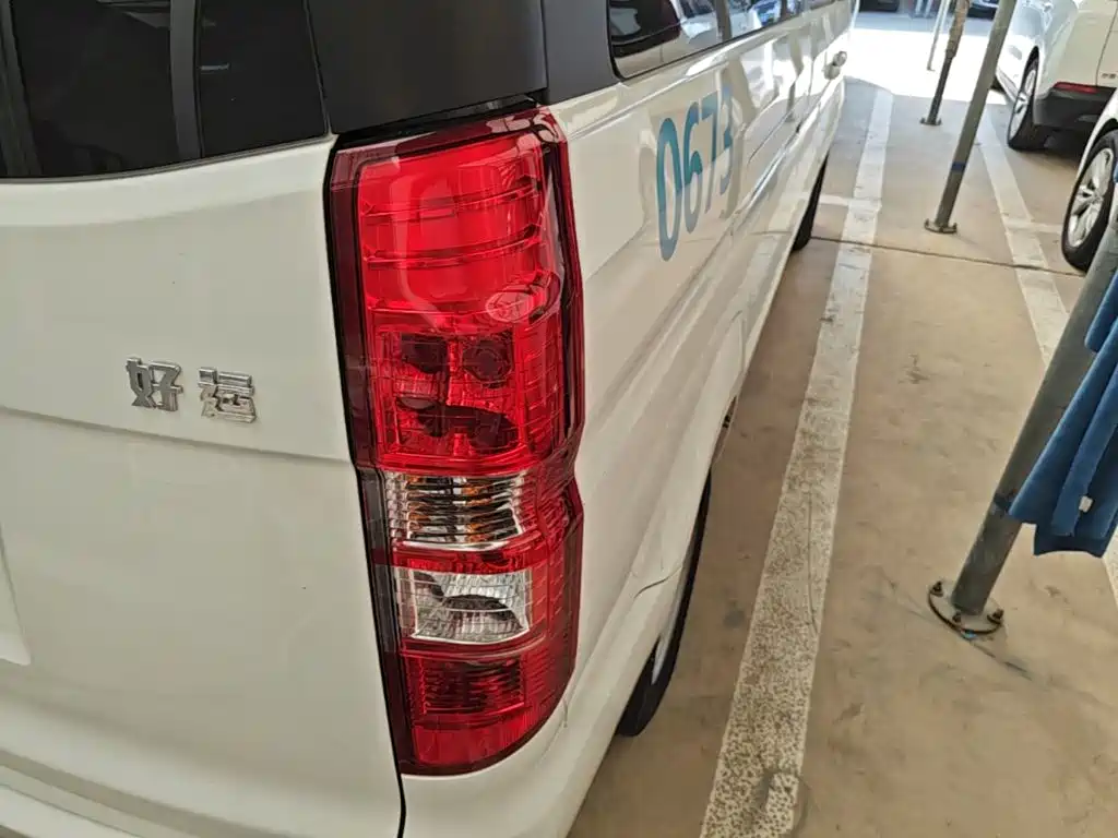 SRM Xinyuan Good Luck 2024 2023 Standard Passenger Vehicle
