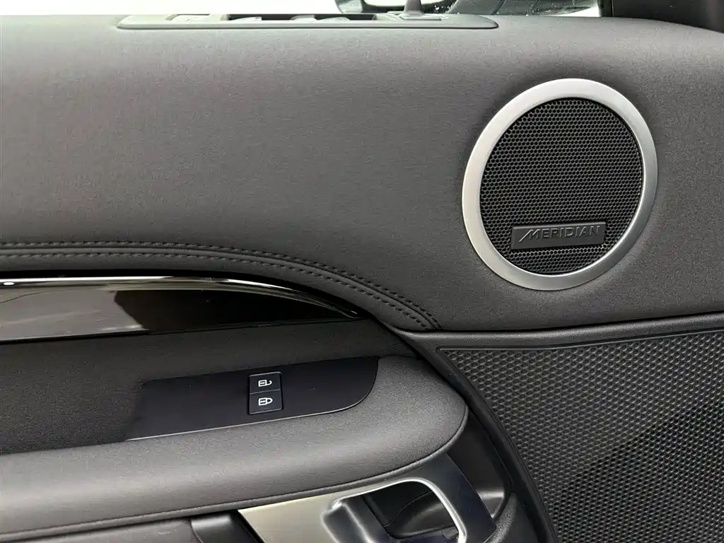 Land Rover Discovery 2023 360PS R-Dynamic S фото 25
