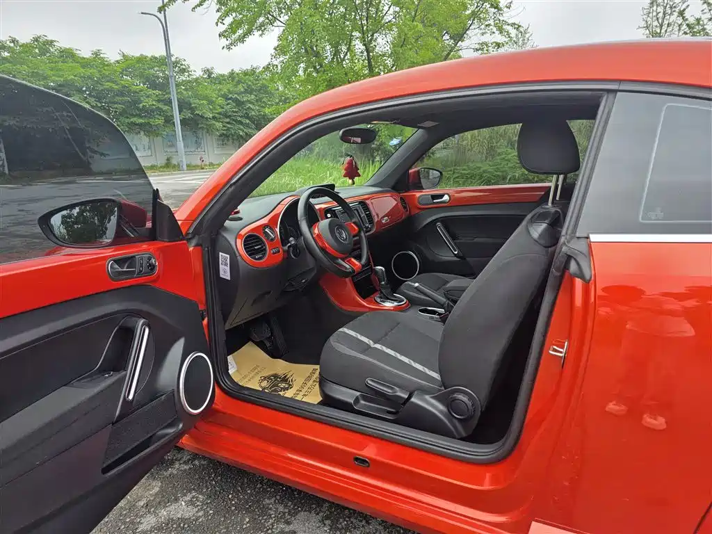 Volkswagen Beetle 2018 180TSI Joy Orange Edition фото 10