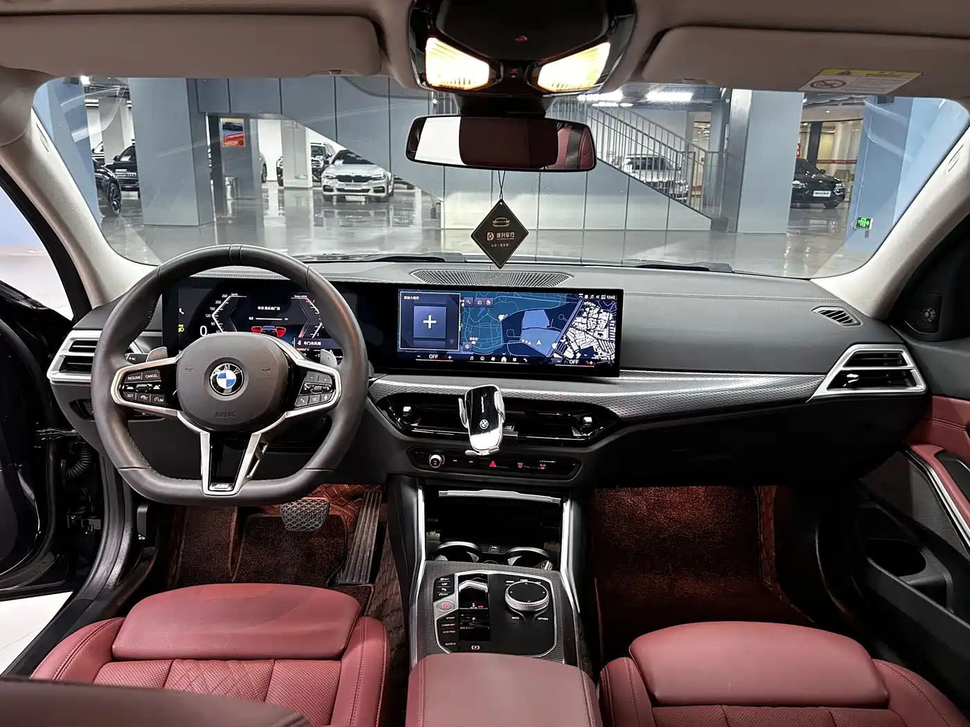 BMW 3 Series 2024 330Li M Sport Shadowline Package фото 22