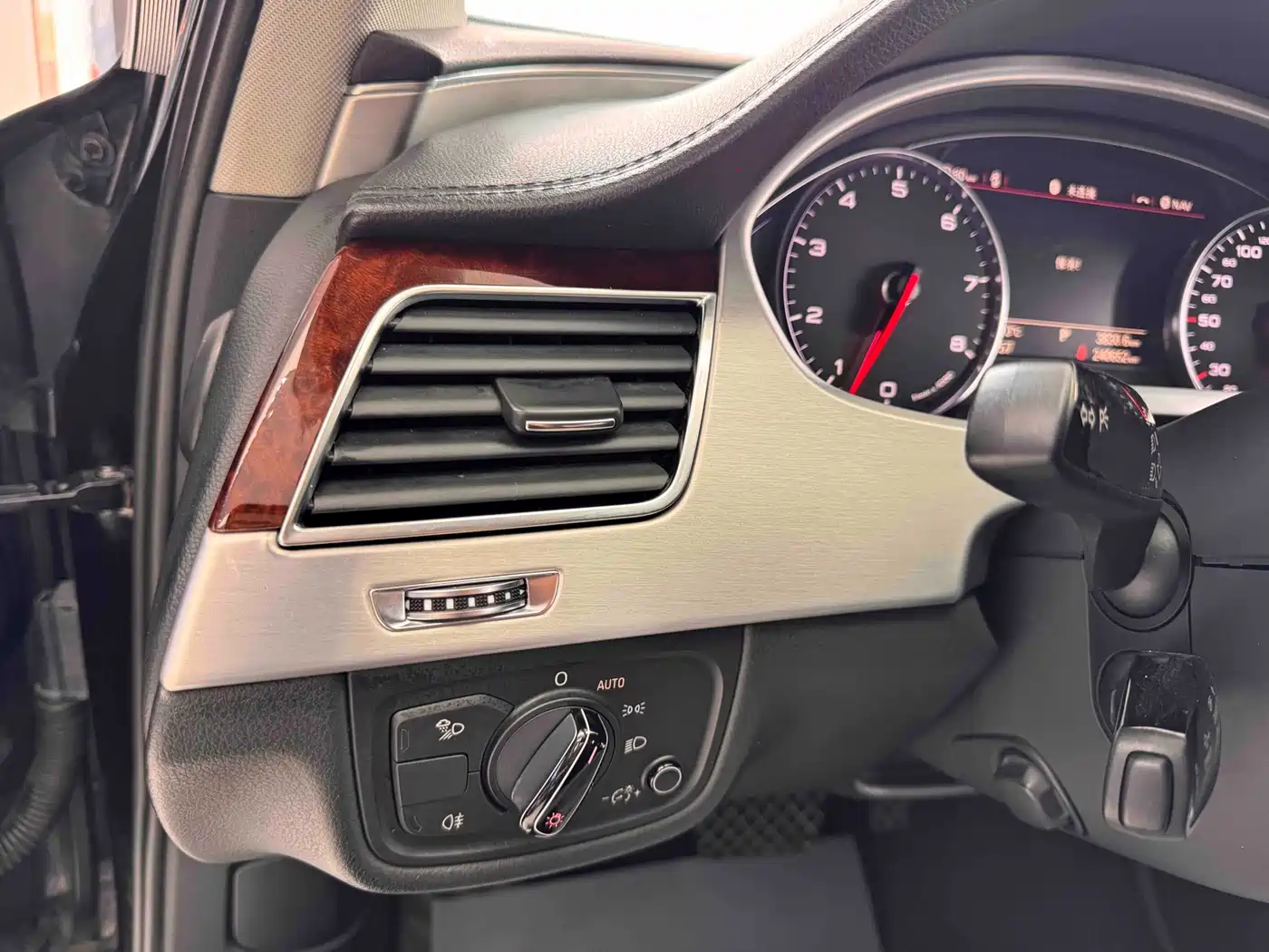 Audi A8 2013 A8L 45 TFSI quattro Luxury фото 24