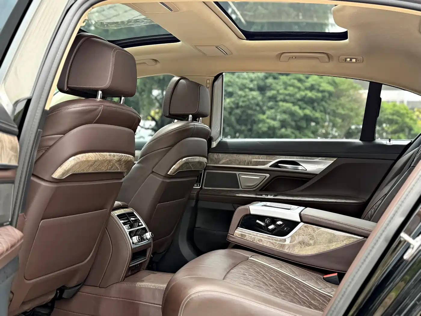 BMW 7 Series 2021 Model 740Li Leading Luxury Package фото 7