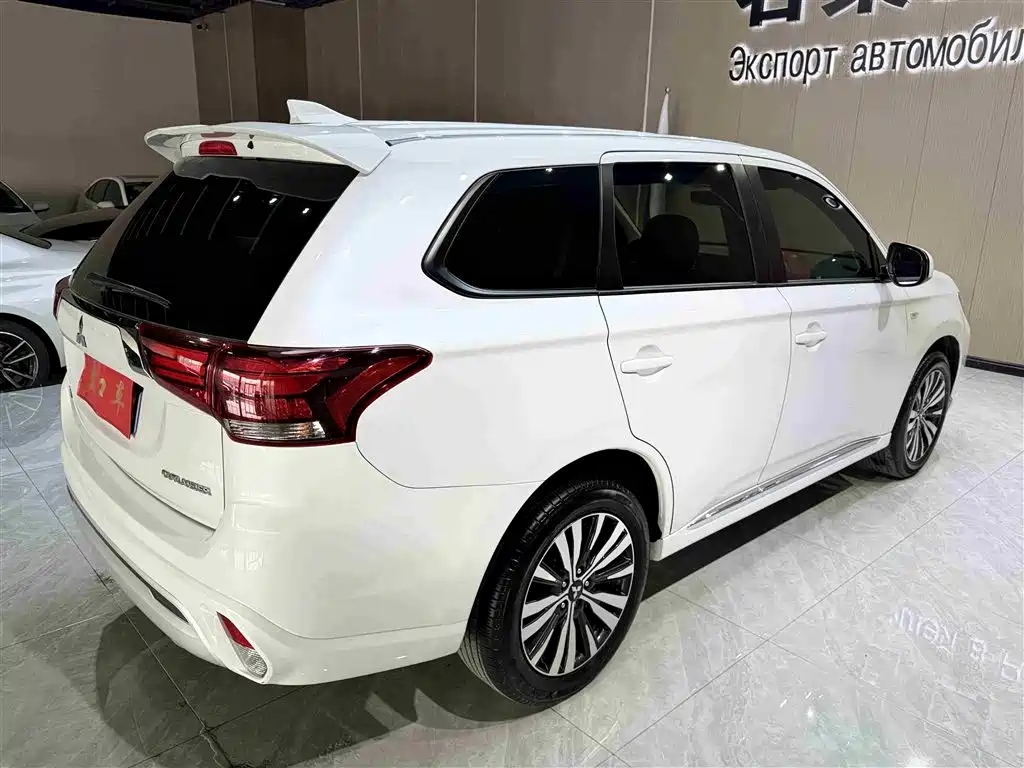 MITSUBISHI OUTLANDER