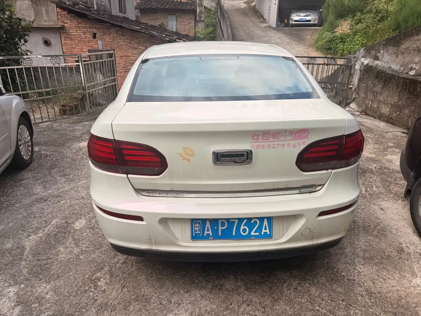 Qoros 3 2016 2016 Sedan 1.6L Automatic Zhiyue