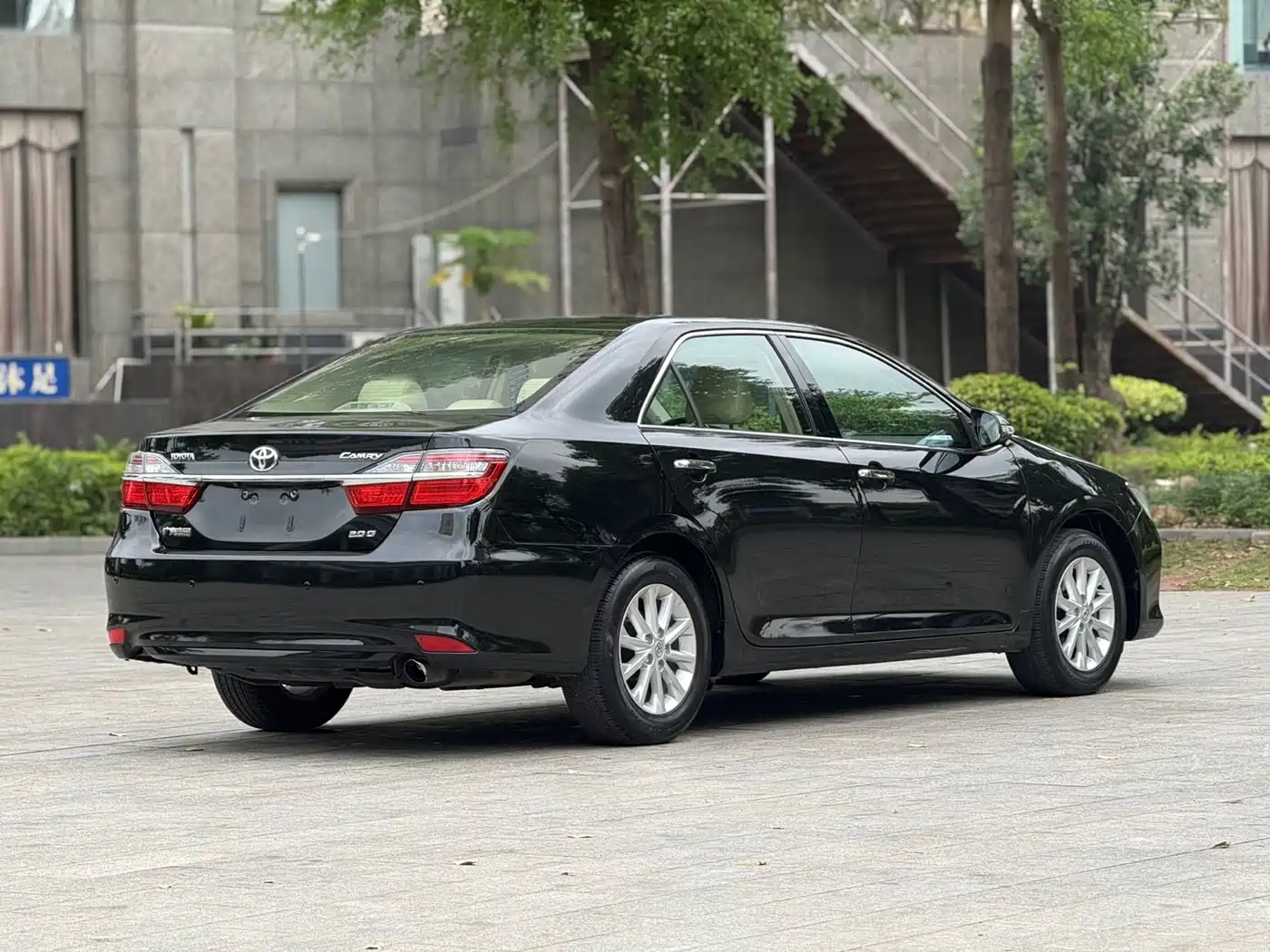 Toyota Camry 2016 2.0G 10th Anniversary Leading Edition фото 21