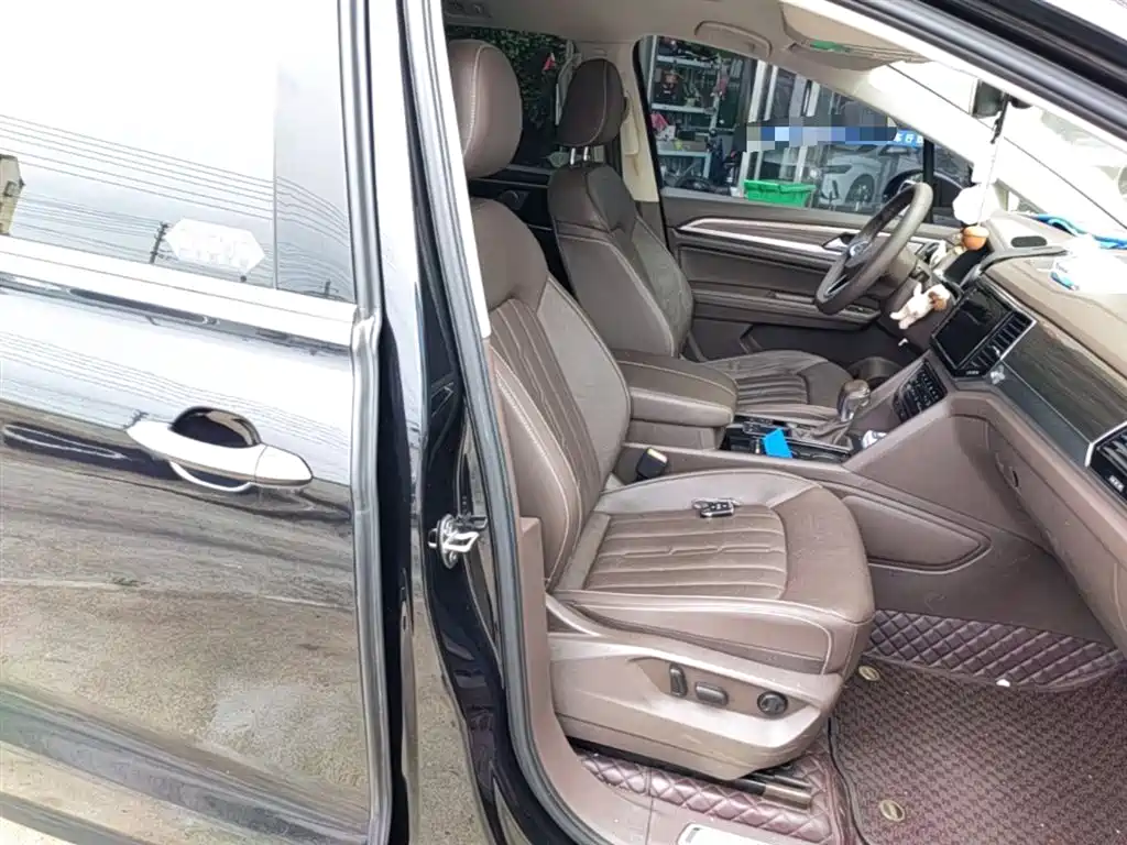 Volkswagen Viloran 2020 330TSI Luxury Edition фото 25