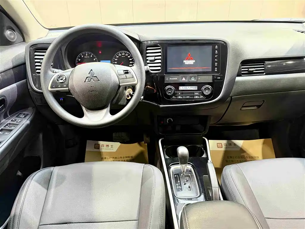 MITSUBISHI OUTLANDER