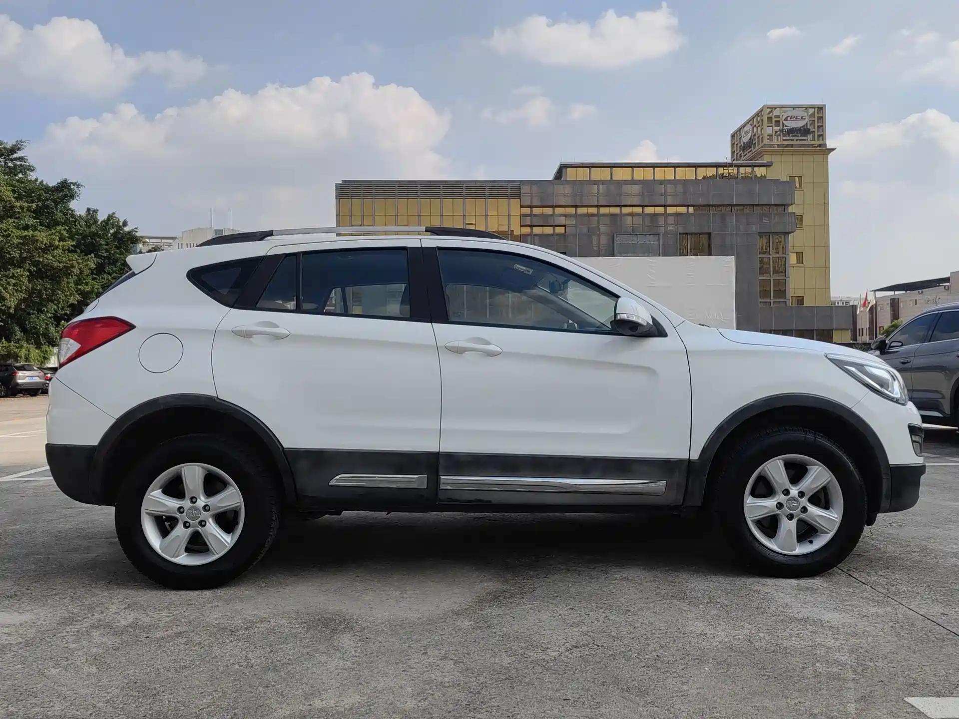 صورة 10 - Haima S5