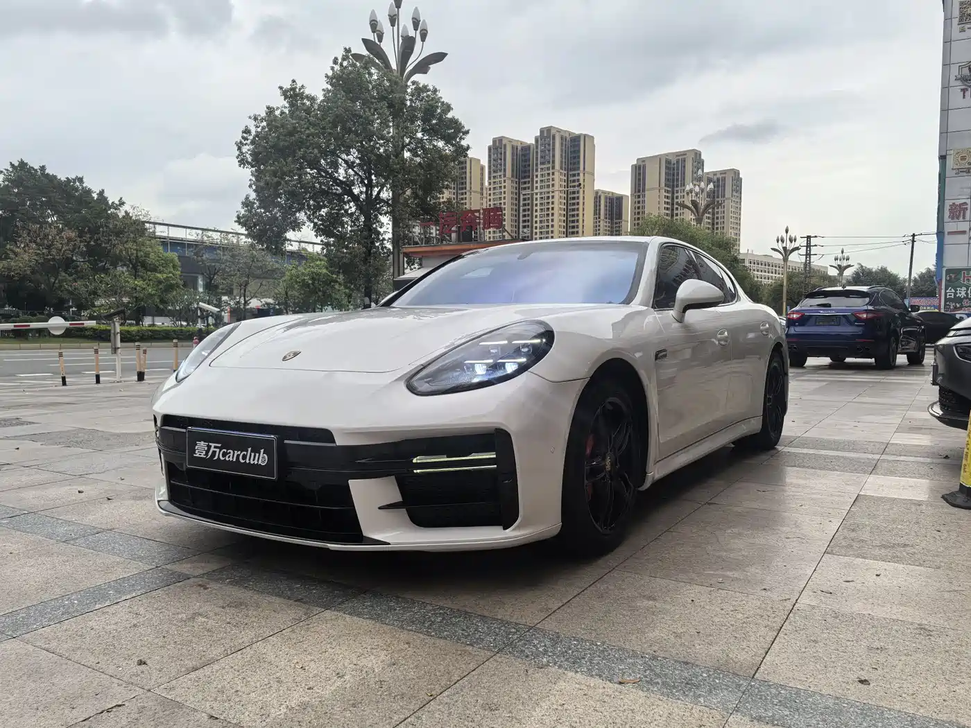 Porsche Panamera 2010 Panamera 4 3.6L