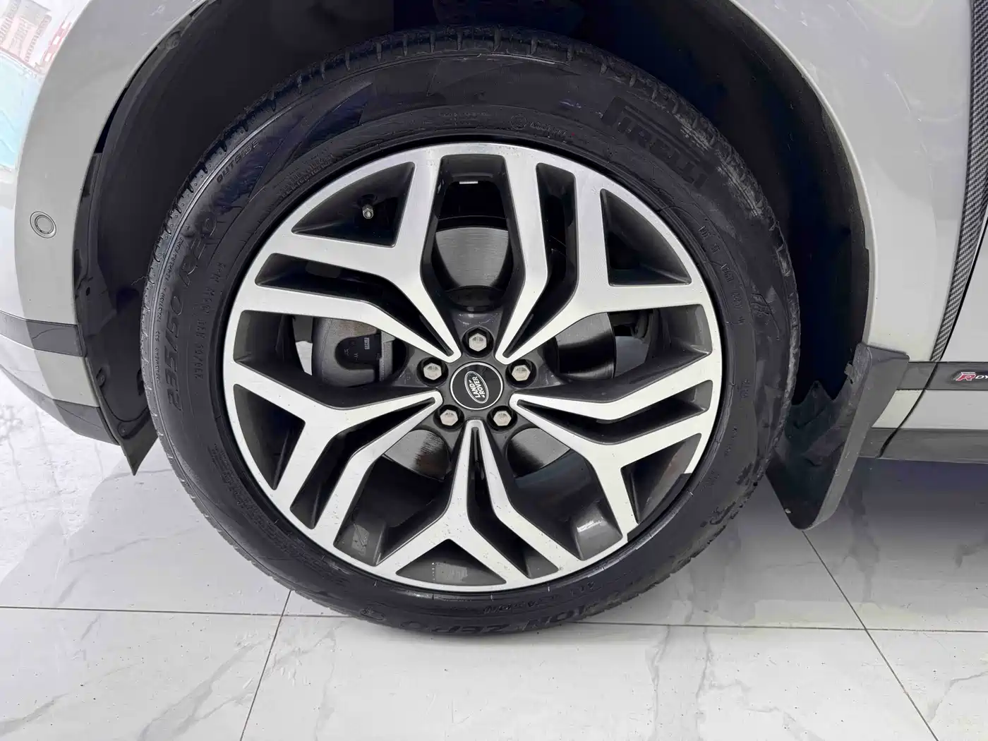 Land Rover Range Rover Evoque 2021 Range Rover Evoque L 249PS R-Dynamic SE Luxury Edition фото 28