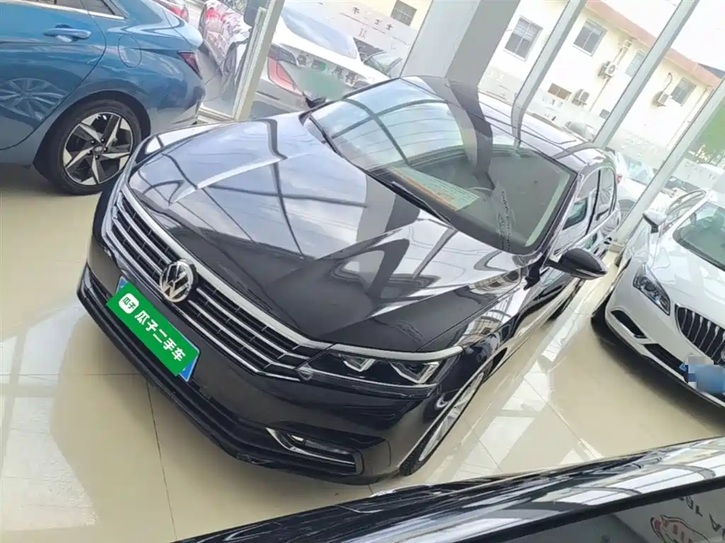 Volkswagen Passat 2017 330TSI DSG Prestige фото 2