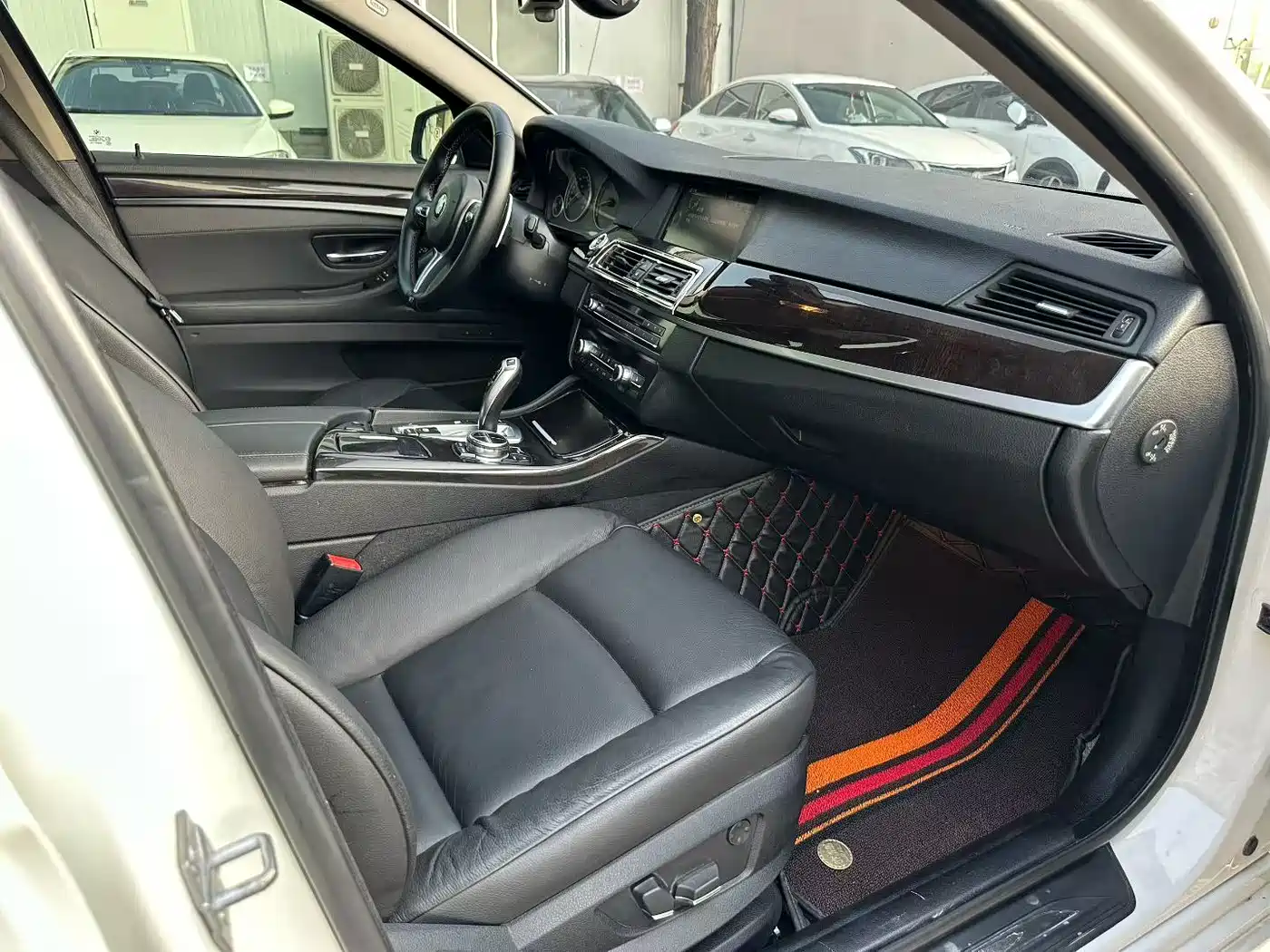 BMW 5 Series 2013 525Li Luxury фото 8